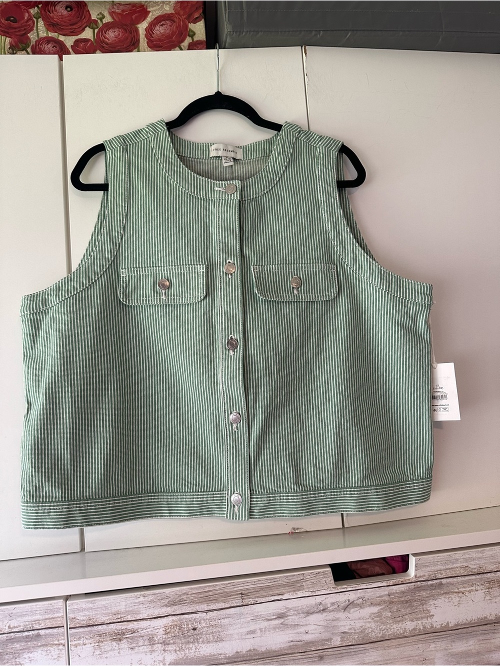 🌿 NWT Free Assembly Green Stripe Button Front Vest Top Women’s XL (16-18)